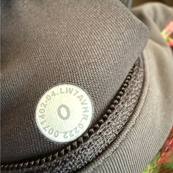 Lululemon Speed Up Low-Rise Lined Short 2.5”Vivid Floral Multi / Graphite Grey - Picture 9 of 9